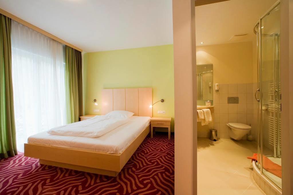 Hotel Krainerhuette Μπάντεν Εξωτερικό φωτογραφία